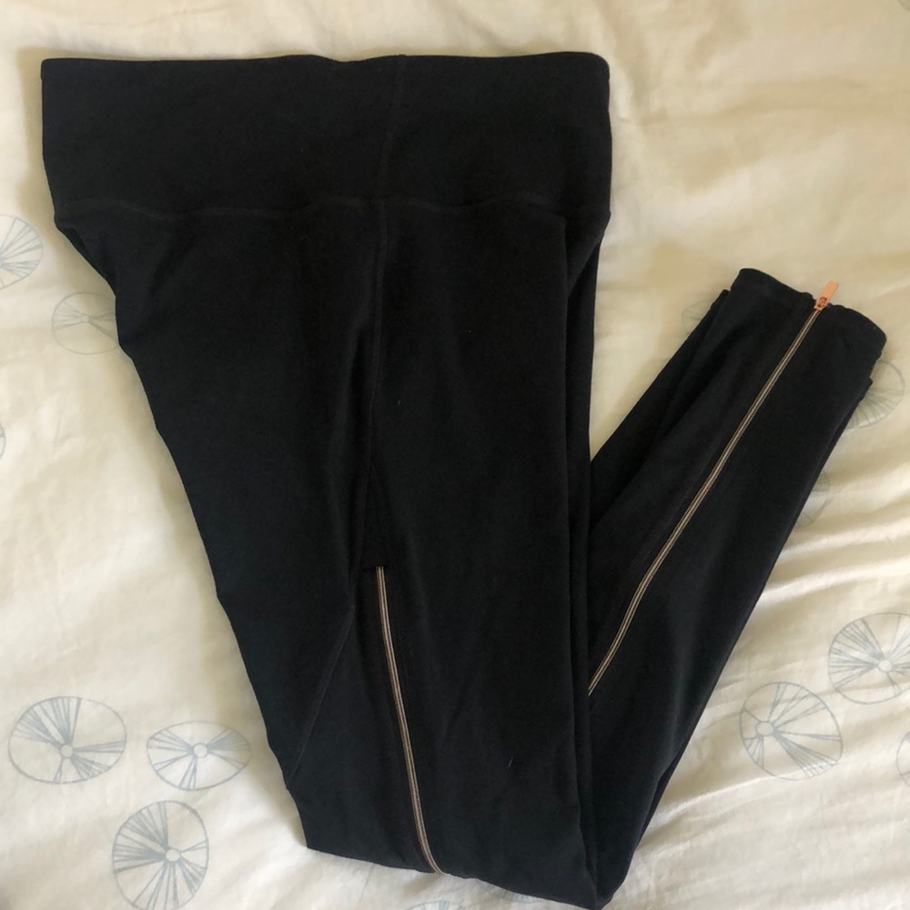 Athleta Leggings/yoga pants